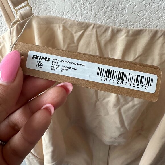 SKIMS ADAPTIVE FITS EVERYBODY CAMI in the color sand - Picture 3 of 5